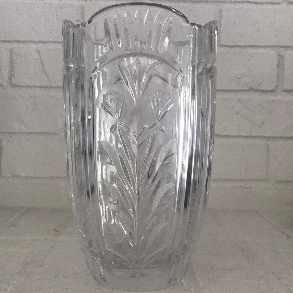 Crystal Vase - Picture 5 of 16